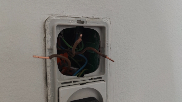 Udskiftning af kontakt 220V - (lysdæmper) LED