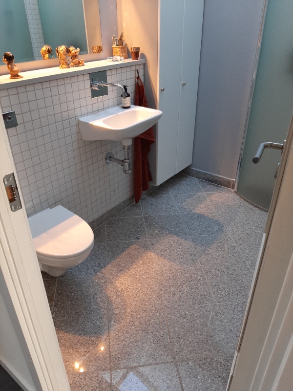 Skiftet fuger i badeværelset