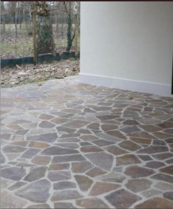 Gangsti med brudfliser - cirka 15 kvm