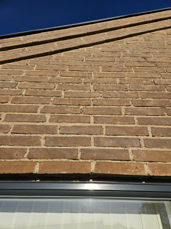 Udskiftet fuger i gavlene på mit hus, kun i de områder som er i dårlig stand.