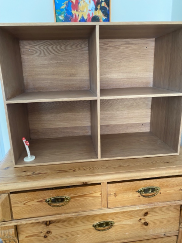 Ophængning af FDB bogkasse/stor og 1 spejl.