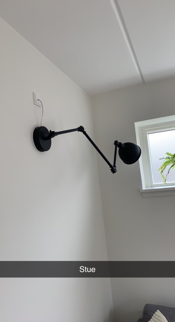 Opsætning af lamper , 7 stk væg/loft og 1 pendle i køkken og en i stue