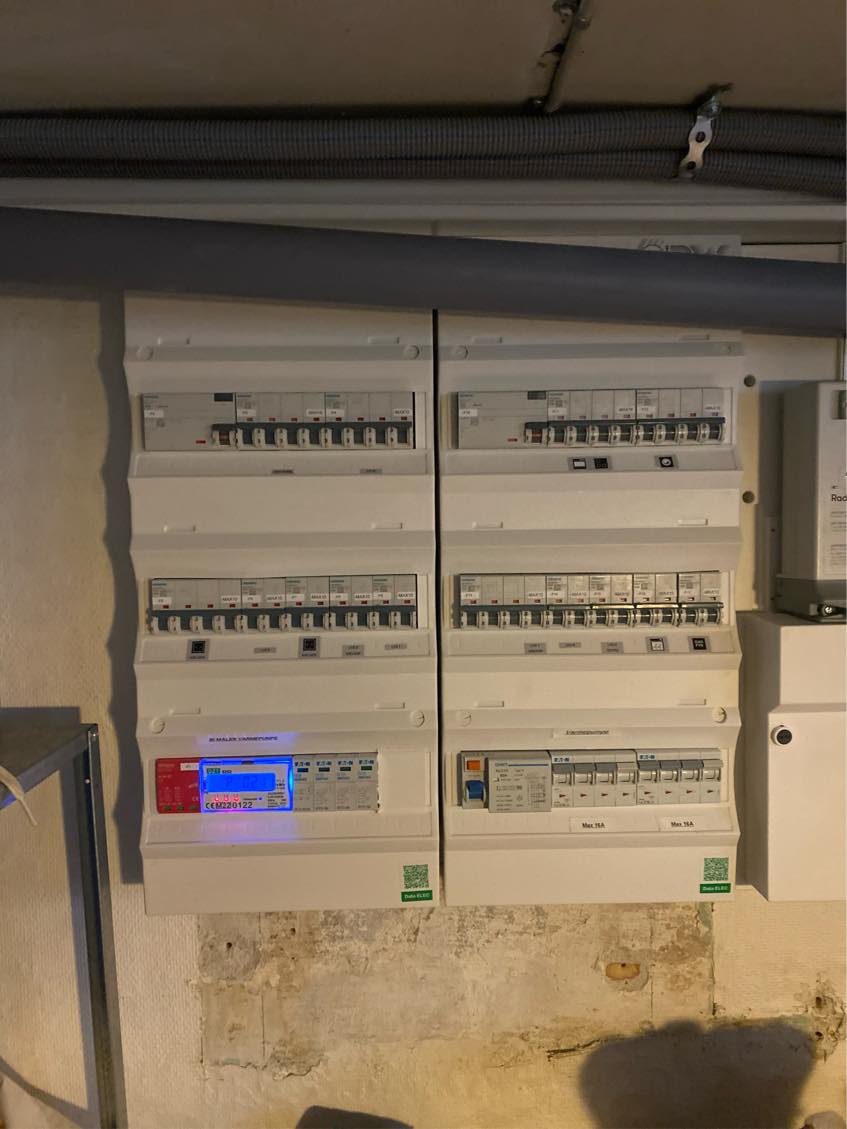 Tilslutte udendørs sauna. Det er 400v til saunaovnen og 230 til lys. Kabel skal trækkes.