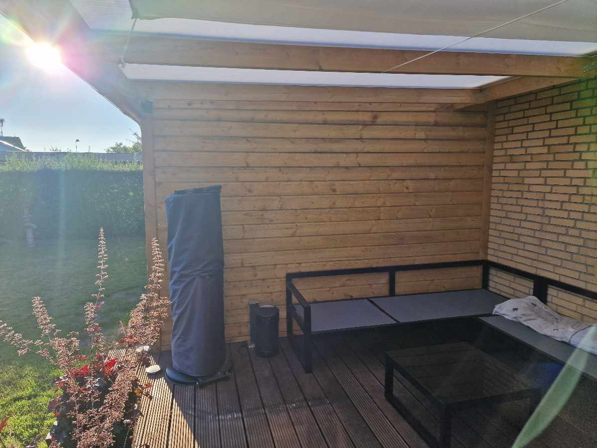 Malet terasseoverdækning.