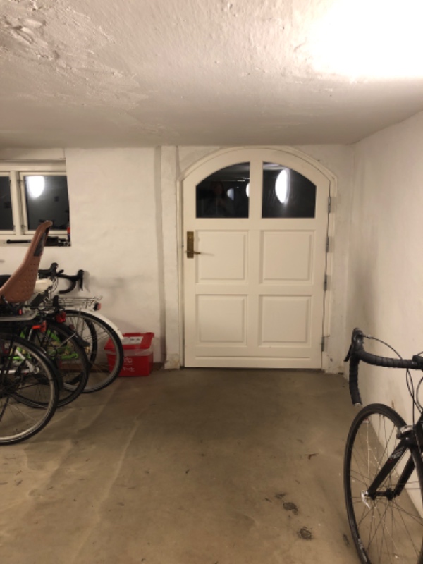 102kg keramikovn og tung vaskemaskine op af kælder