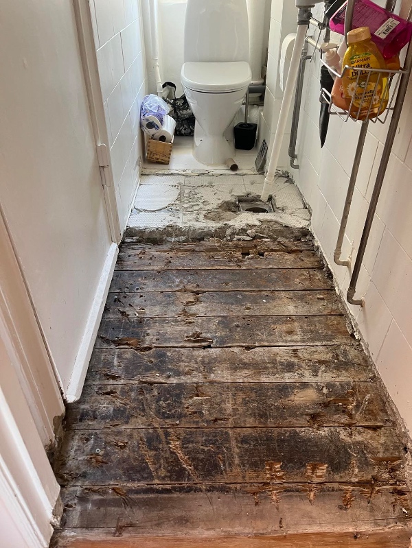 nyt afløb + håndvask rør og badeværelse rør indsat i væg