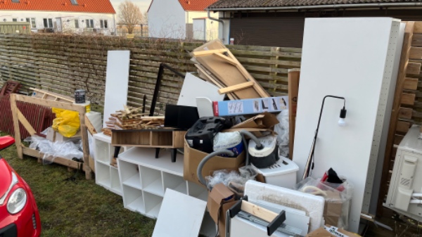 Bygge affald pap, træ, jern og lidt plastik