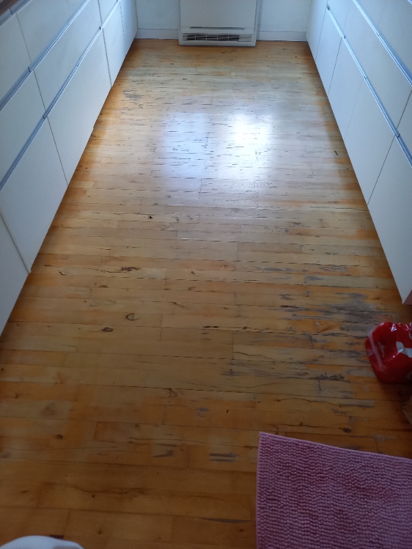 Klinker på gulv i køkken