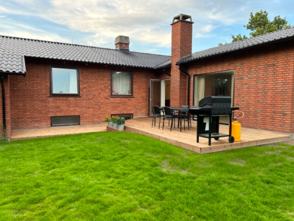 Maling af udhæng på hus