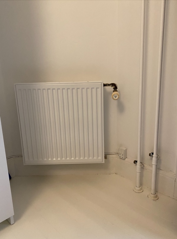 Skal have tilsluttet rør til radiator