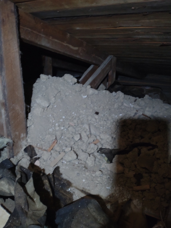 Fjernelse af gammel isolering fra loftrummet