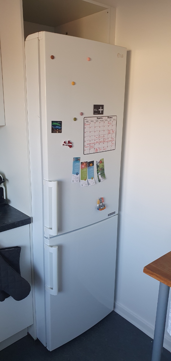 Flytning af køleskab og modulsofa