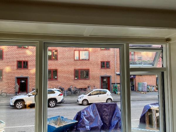 Sætte persienner op..