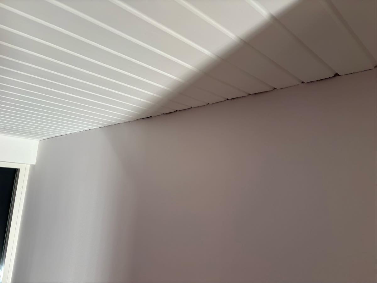 Pæn afslutning i trælofter samt lidt fodpaneler