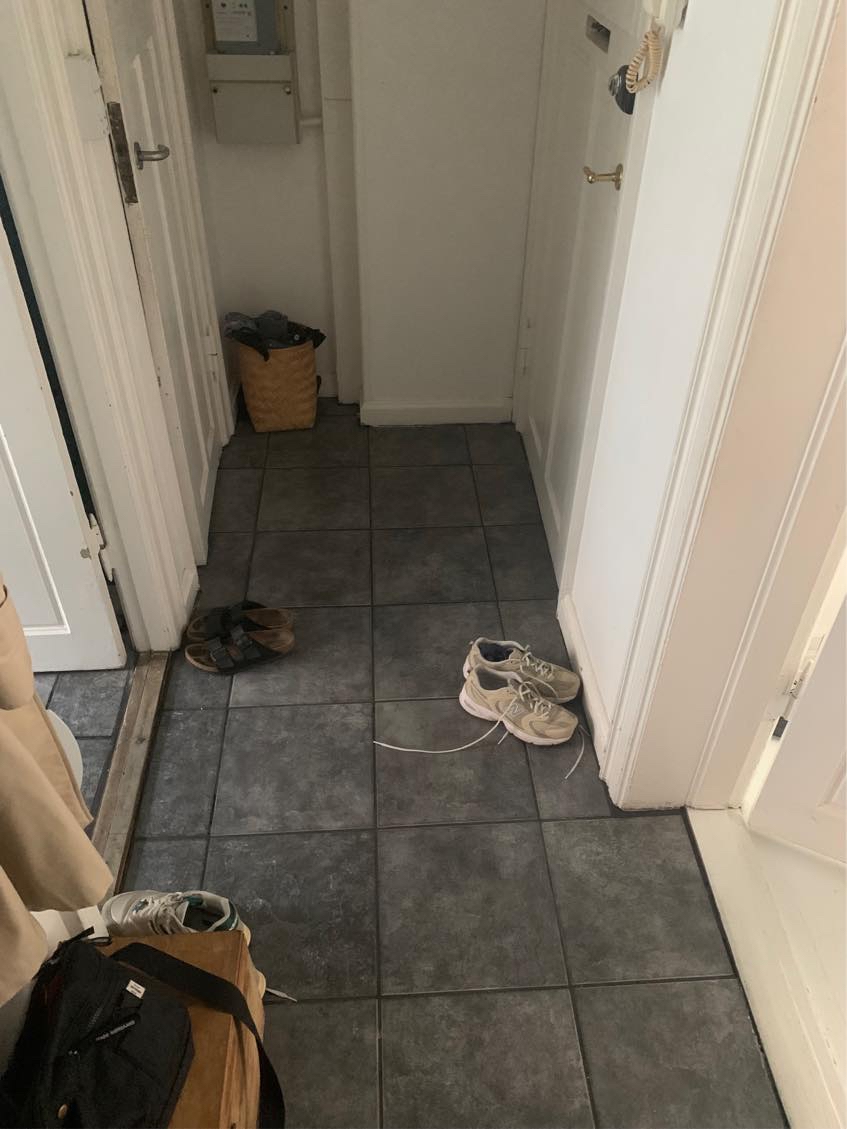 Fjerne fliser og bortskaffelse.