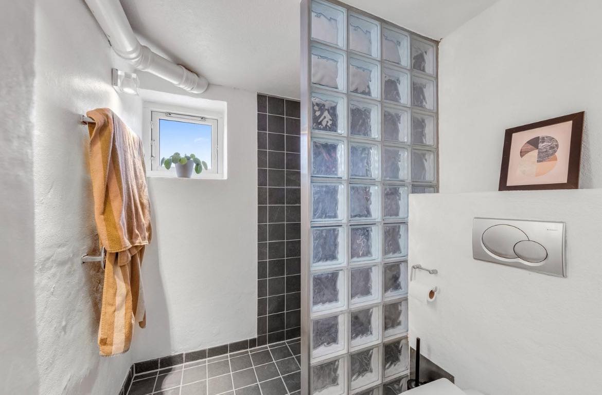 Vvs arbejde skiftning amatur og et ophængt toilet