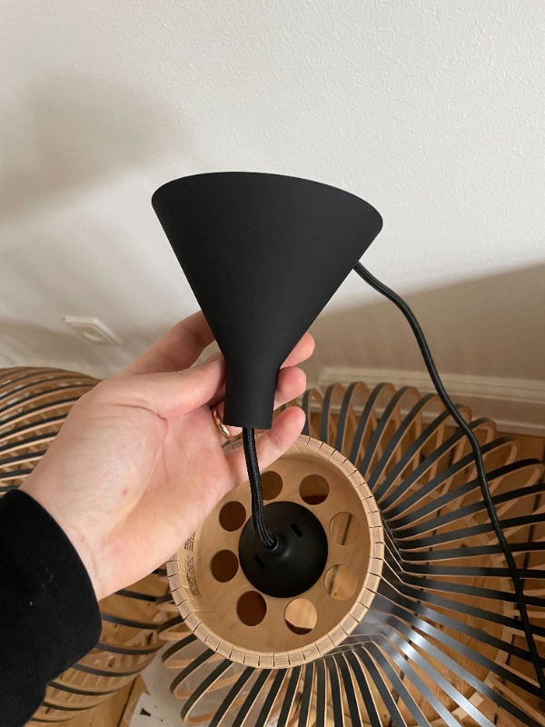 Jeg skal have to Secto lamper sat op og monteret.