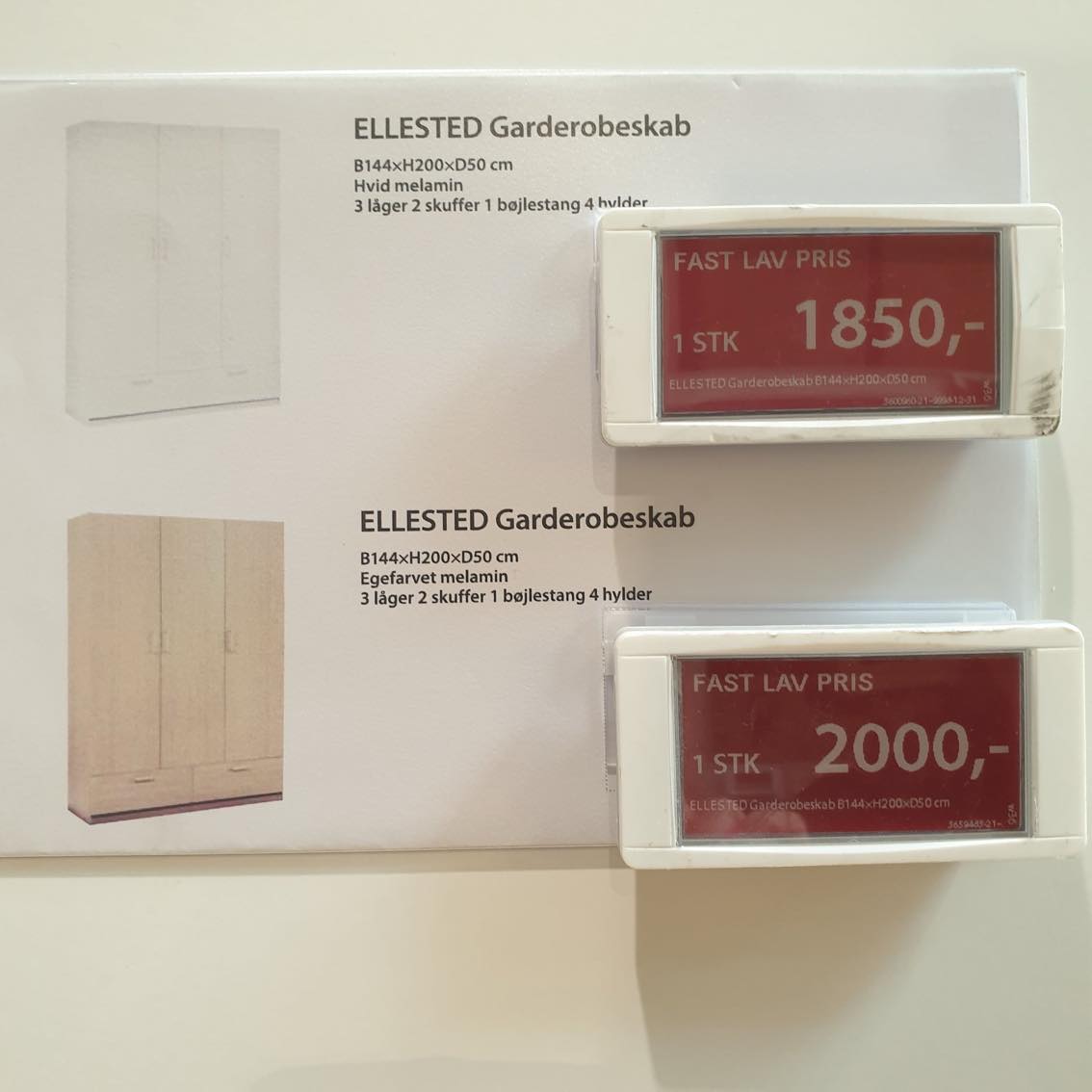 Samlet to ens garderobeskabe fra Jysk