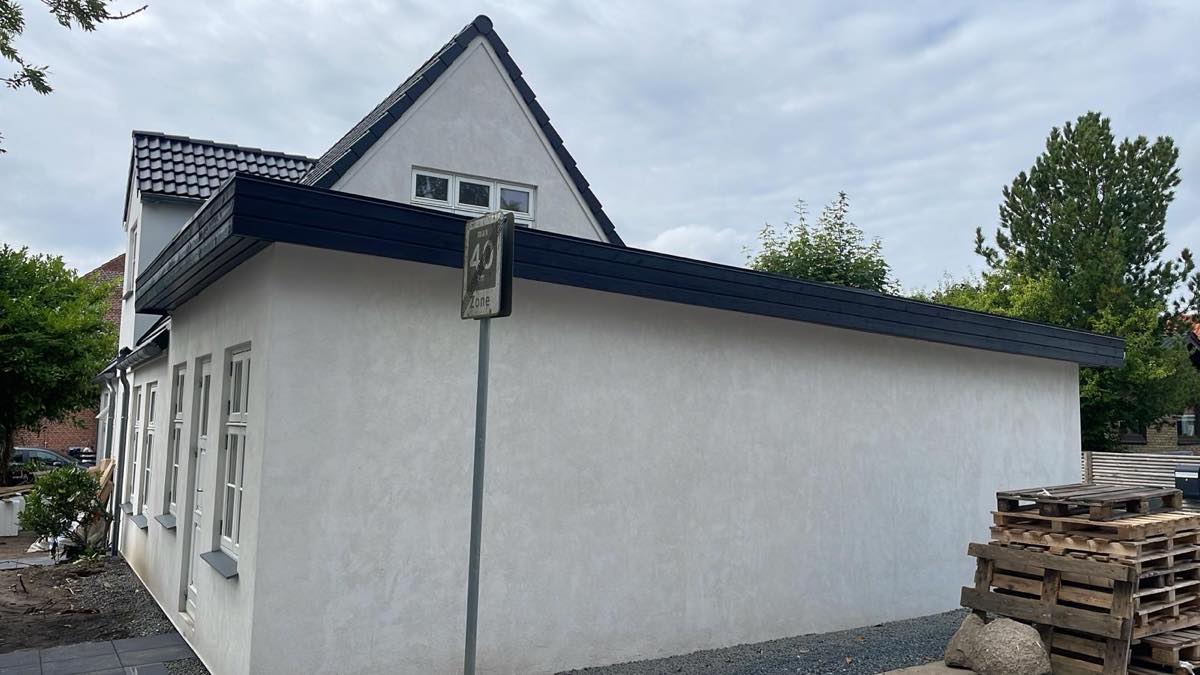 Slutpuds af facade på hus