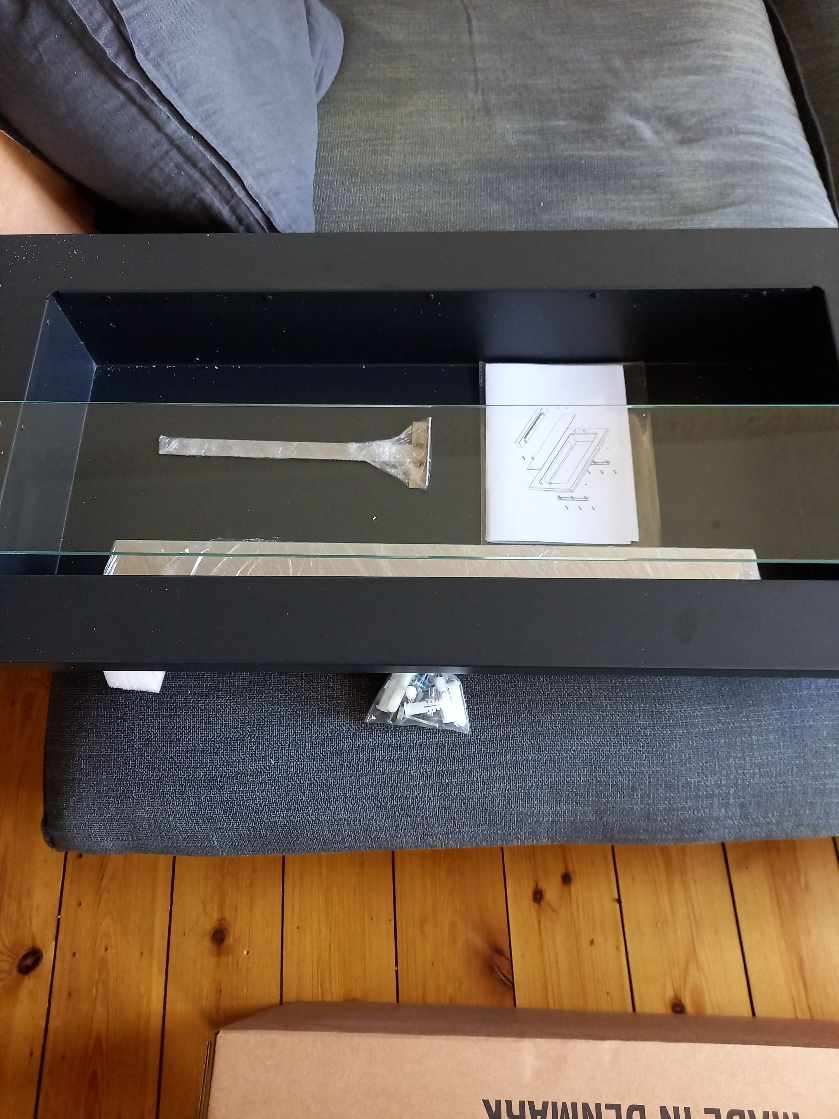 Samle kommode, hænge pejs op, skifte ophæng på fjernsyn, der hænger på væggen