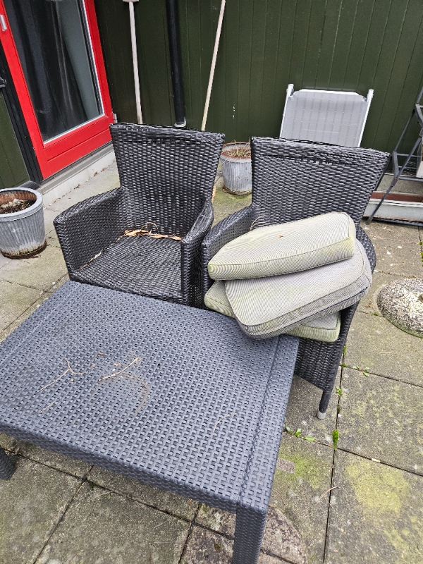 Tømning af terrassemøbler og affald