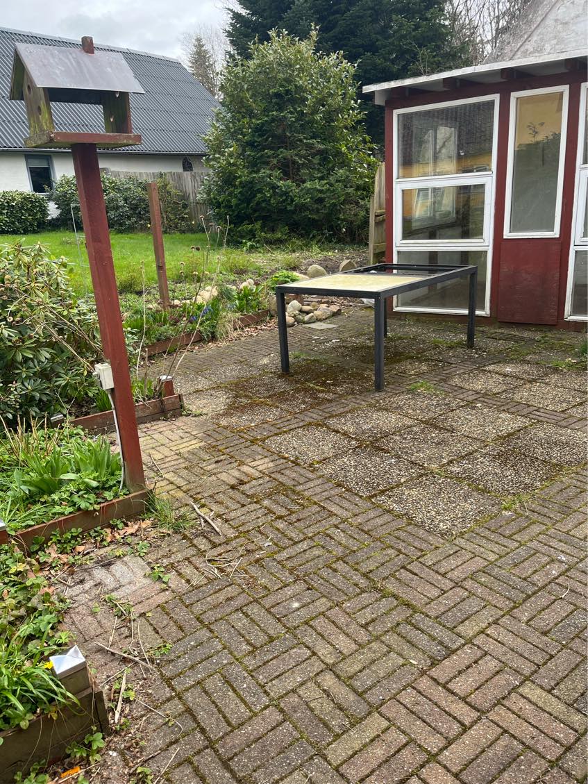 Bortskaffelse af tungt bord og fliserensning