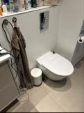 Samling af gulv og forhøjelse af toilet