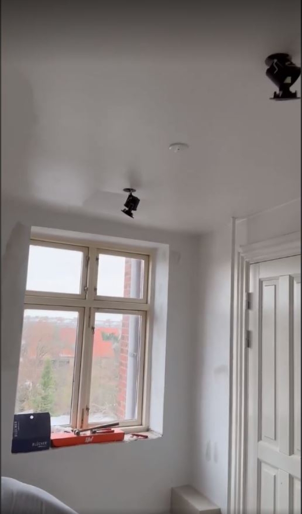 Montering af PAX Ikea gaderoskab + 2 FJÄLLBO reoler + akustikpaneler