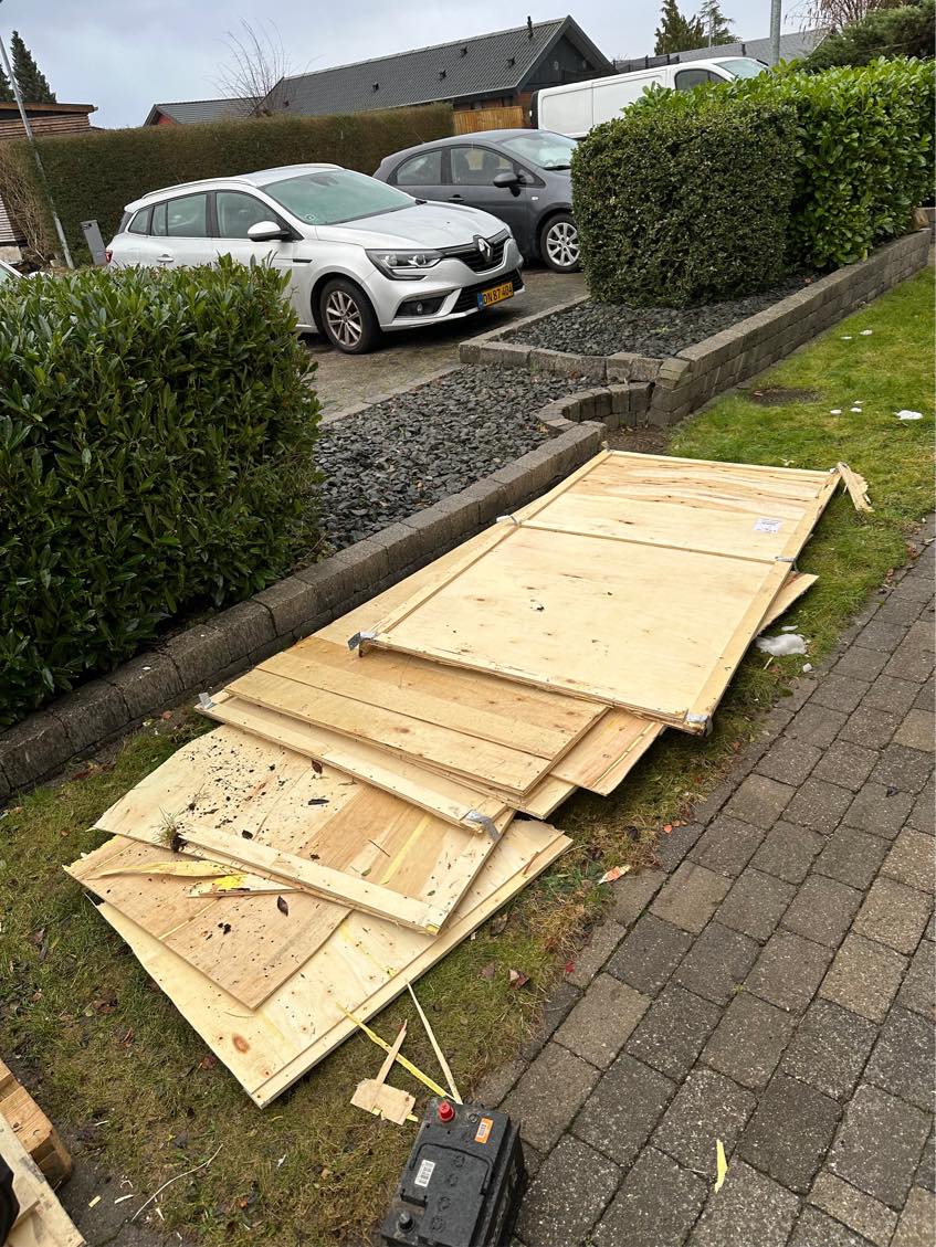 Køre træplader væk