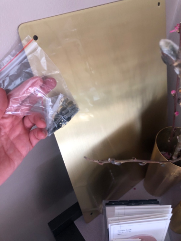 1) Ophængning af dobbeltgardinstang, 2) ophængning af 2 små tavler, 3) ophæng billede 4) hylder