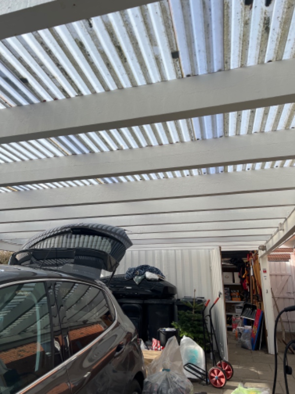 Plasttag på skur og carport