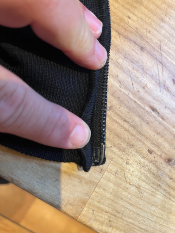 Reparation af lynlås på trøje