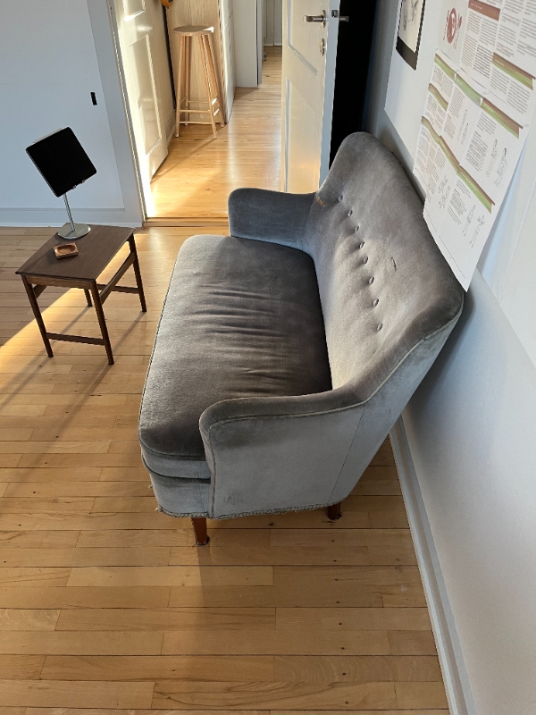 Fjernelse af 1.5 pers let sofa fra 4. sal