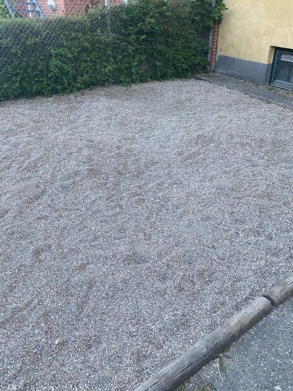 Afhente grus/perlesten fordelt på ca 40kvm i ca 15-20 cm