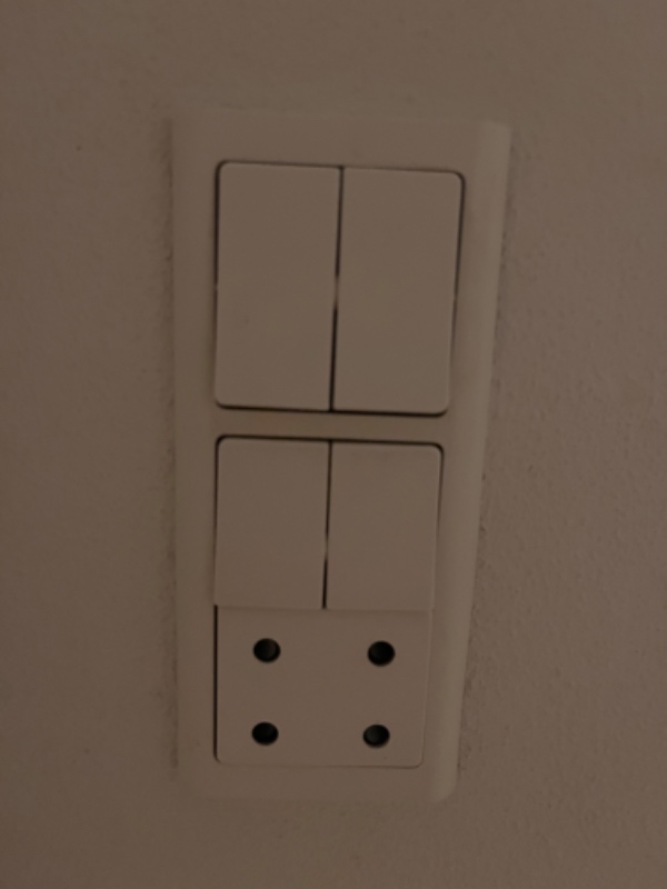 Ophængt lampe og udskiftet afbryder med lysdæmper