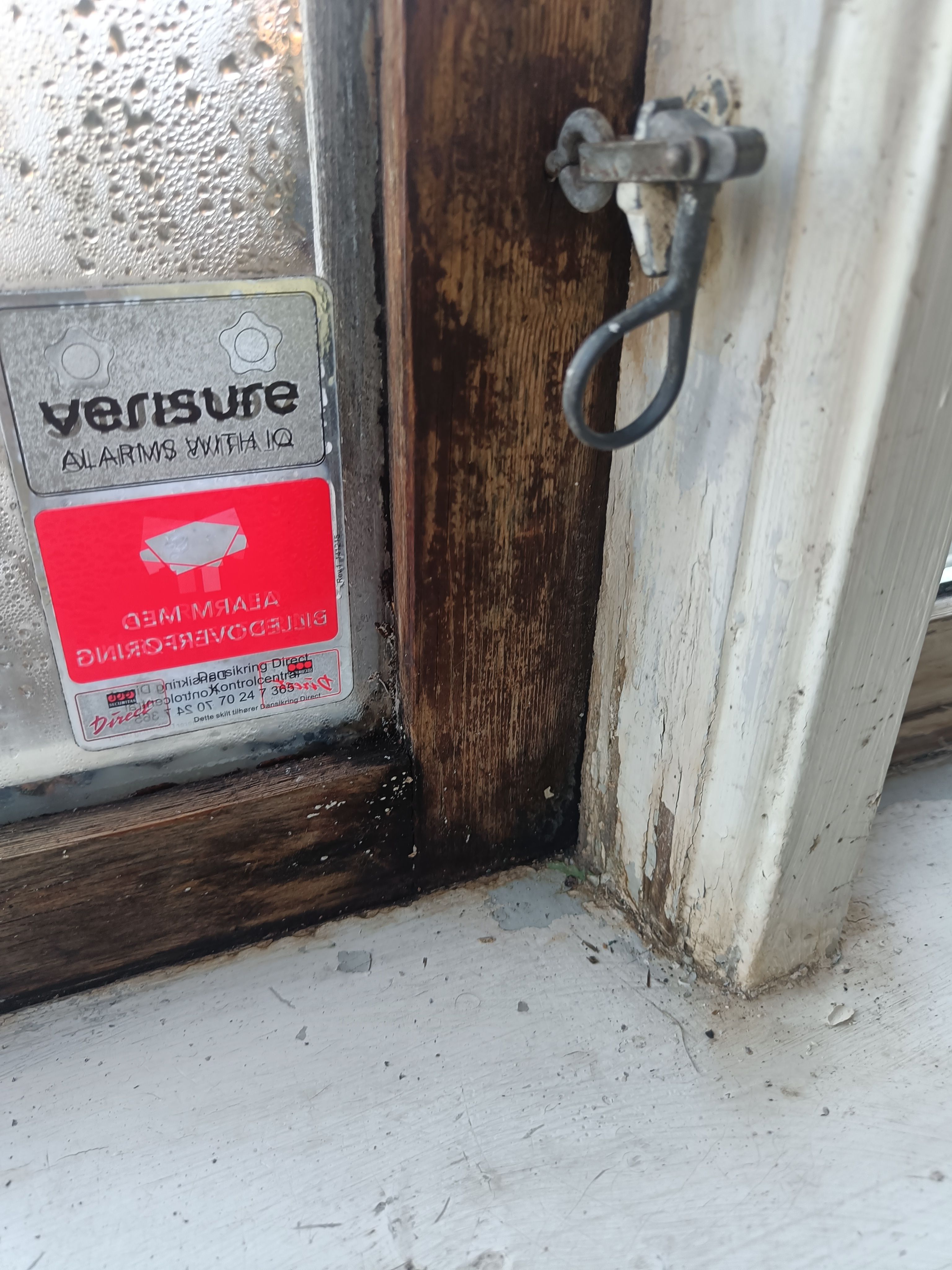 Skift af vindueskarme og 2 vinduer