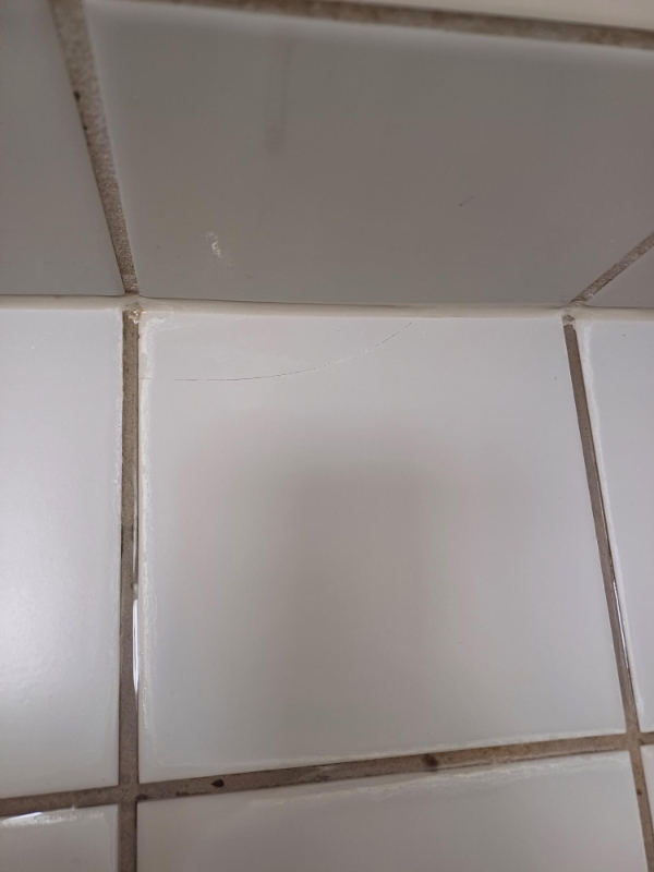 Fliseudskiftning og fugereparation