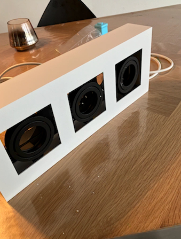 Opsætning af 1 lampe + 4 små knager