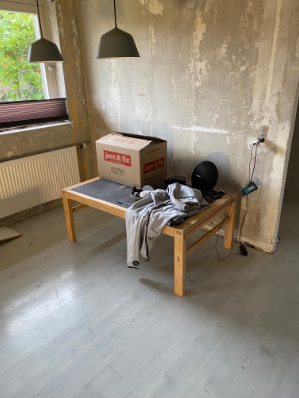 Flytte og montere ny radiator, der skal monteres nyt køkken hvor den sidder nu, skal flyttes til bag bord, radiator ca 50x100