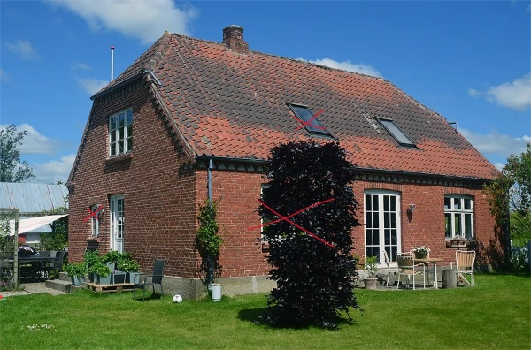 Nedrivning af gammelt hus