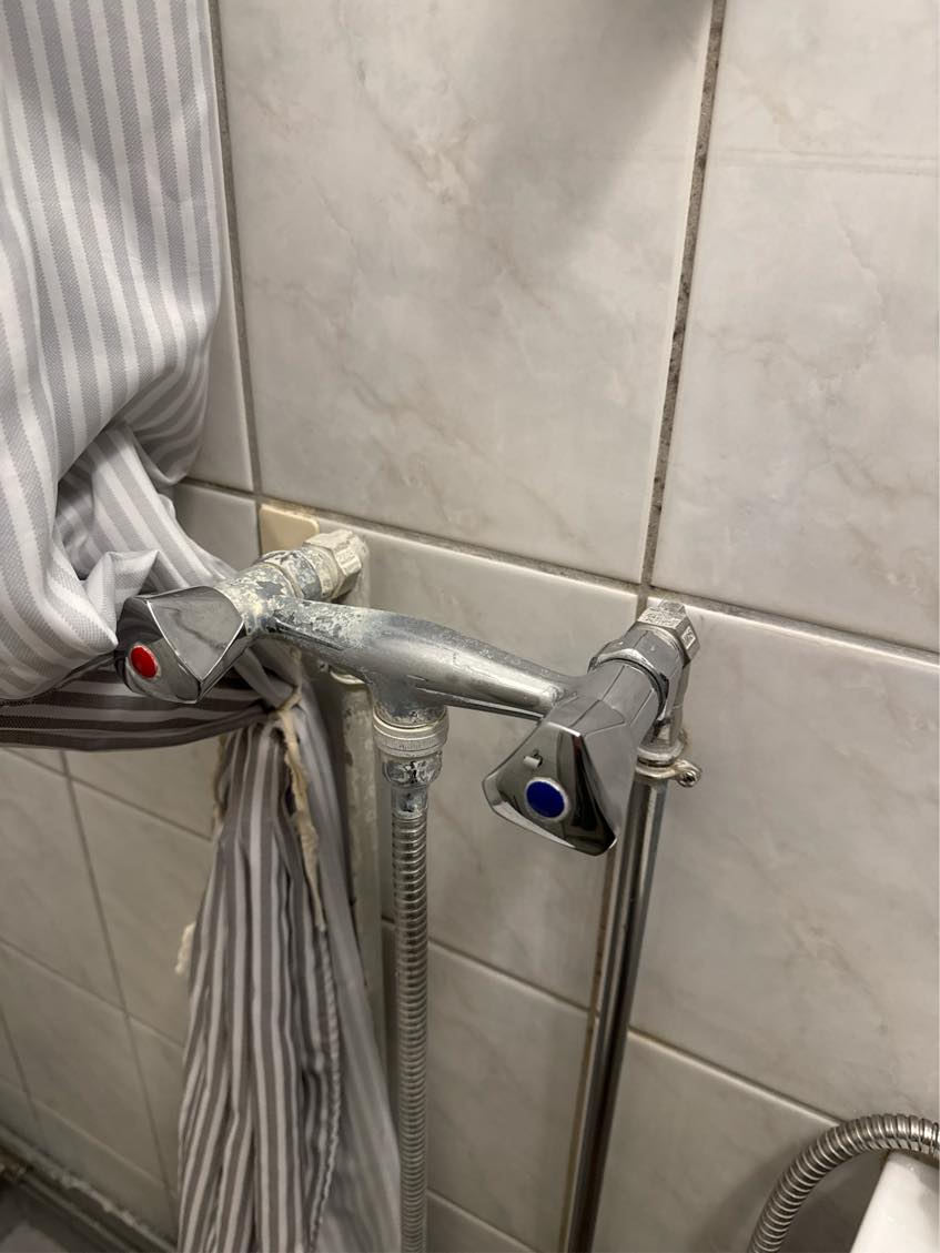 Udskiftning af bruser og blandingsbatteri