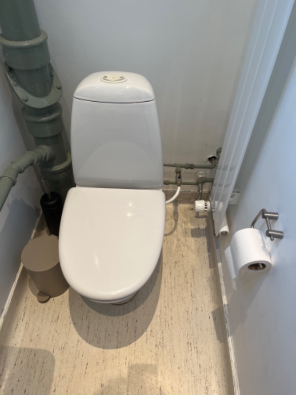 Opsætning af væghængt toilet