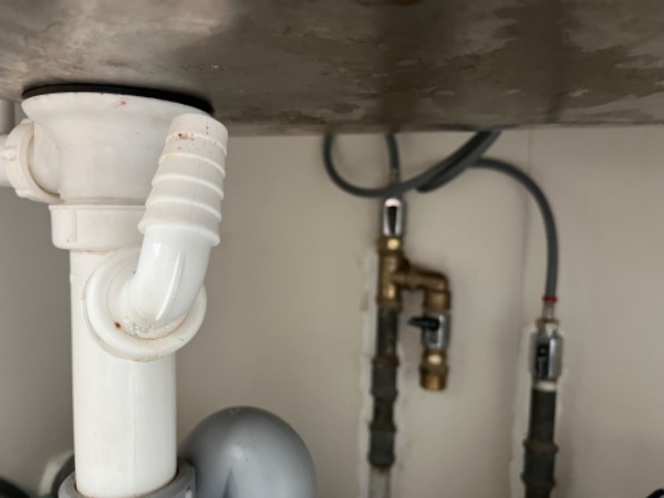 Tilslutning og montering af opvaskemaskine