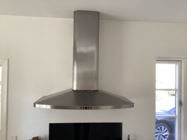 Emhætte udskiftning og havearbejde