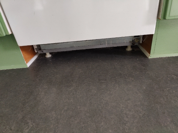 Små reparationer som paneler og andre ting.