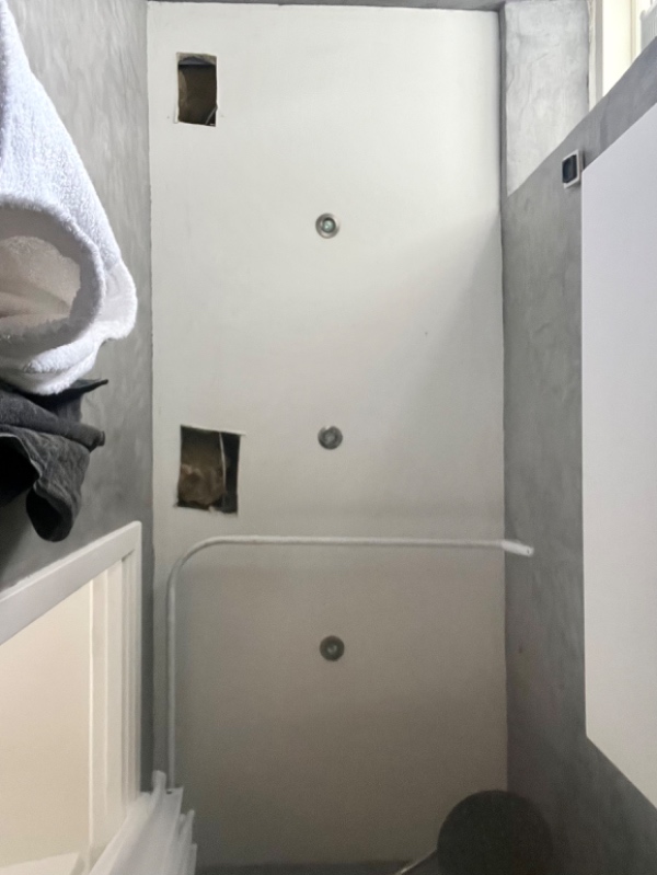 Lapning af gipsloft og udskiftning af spots