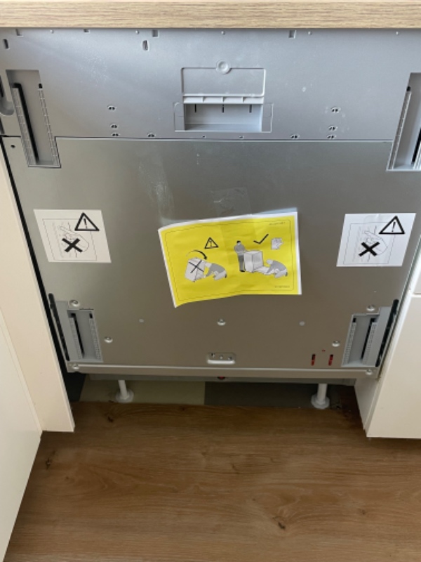 Montering af opvaskemaskine låge