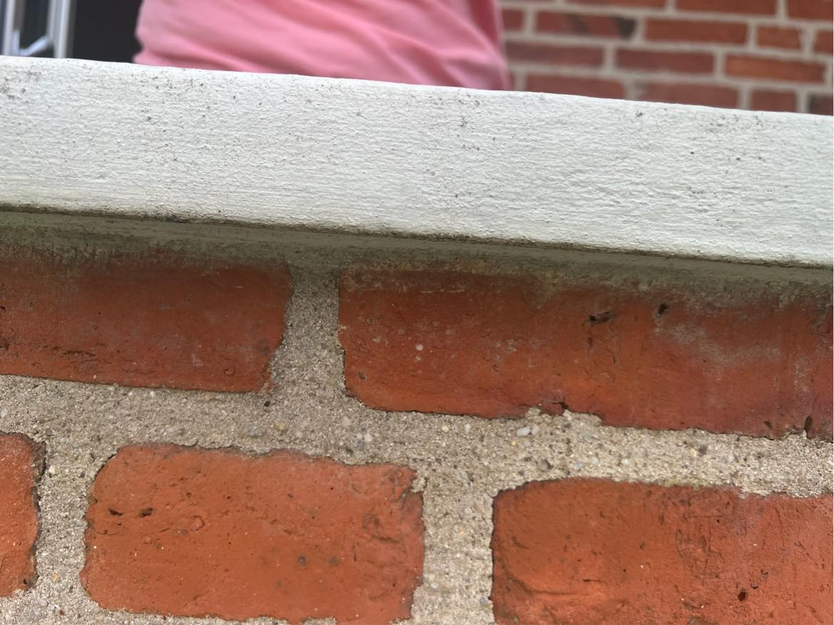 Finde og montere beslag til altankasse