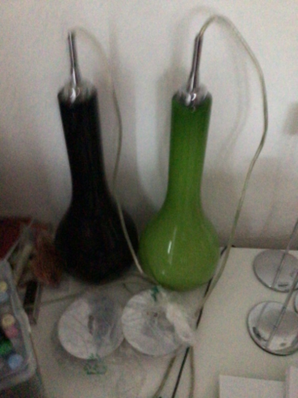 Hængt 2 små ( glaspendeler) og 2 store hængelamper ( glas)op i loftet og  2 Ikealamper op ( Nymåne)