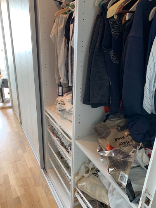 Fjernet et indbygget klædeskab og køre det væk.